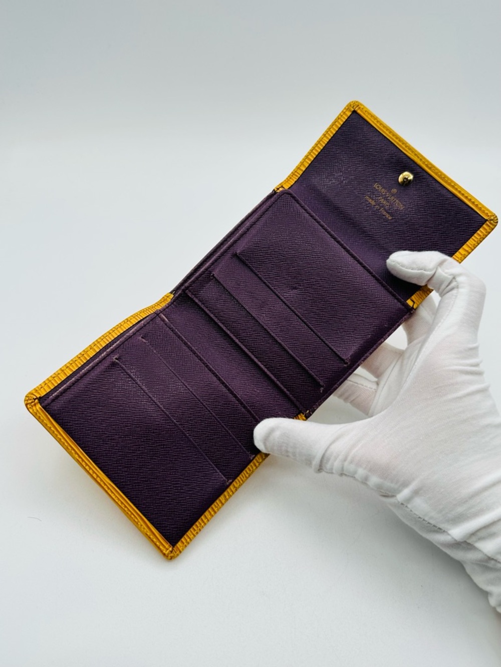 Louis Vuitton Epi Wallet - Picture 5 of 10